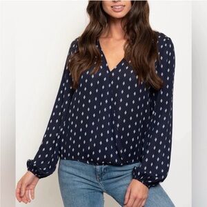 New VIXBE medium Tanila Surplice Blouse in Navy